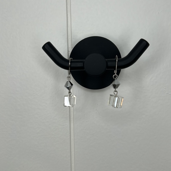 Premier Designs Ice Sparkle necklace, bracelet and earrings set - Picture 4 of 4